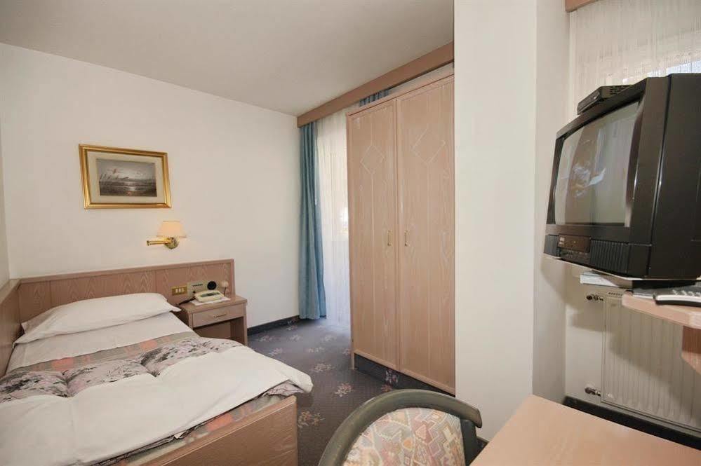 Hotel Villa Mozart Поцца-ди-Фасса Экстерьер фото